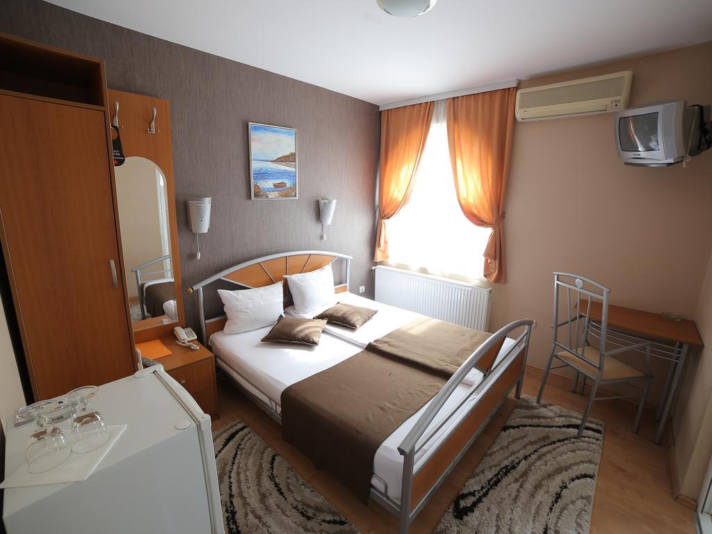 Hotel Zeneva Kragujevac Zimmer foto