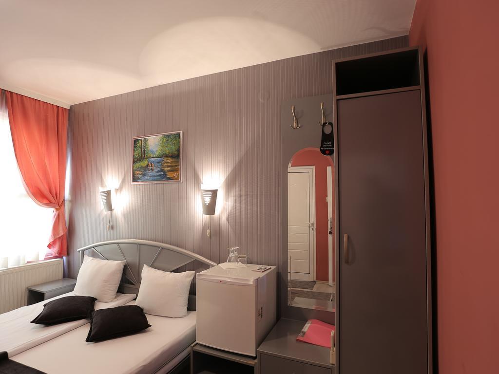 Hotel Zeneva Kragujevac Zimmer foto