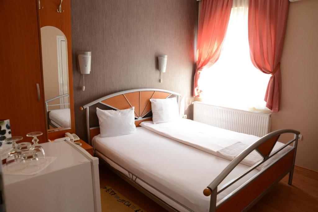 Hotel Zeneva Kragujevac Zimmer foto
